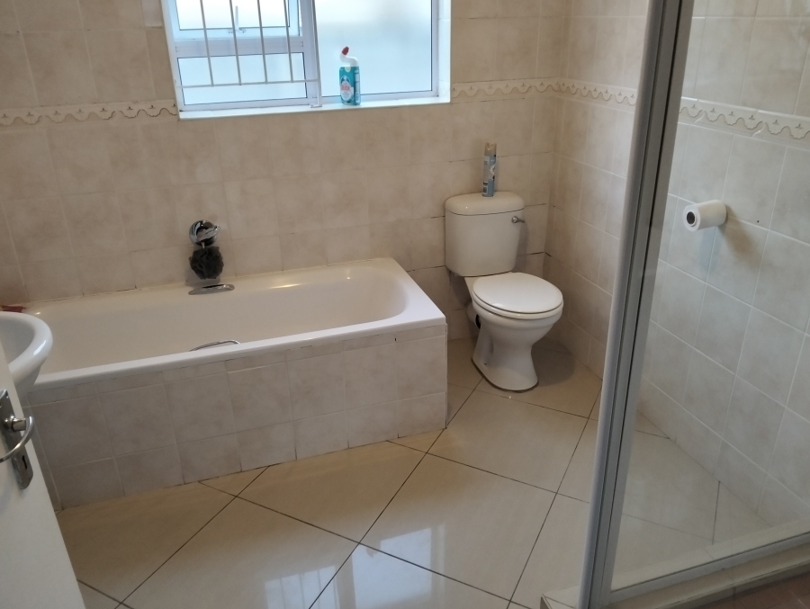 To Let 3 Bedroom Property for Rent in Eikenbosch Western Cape